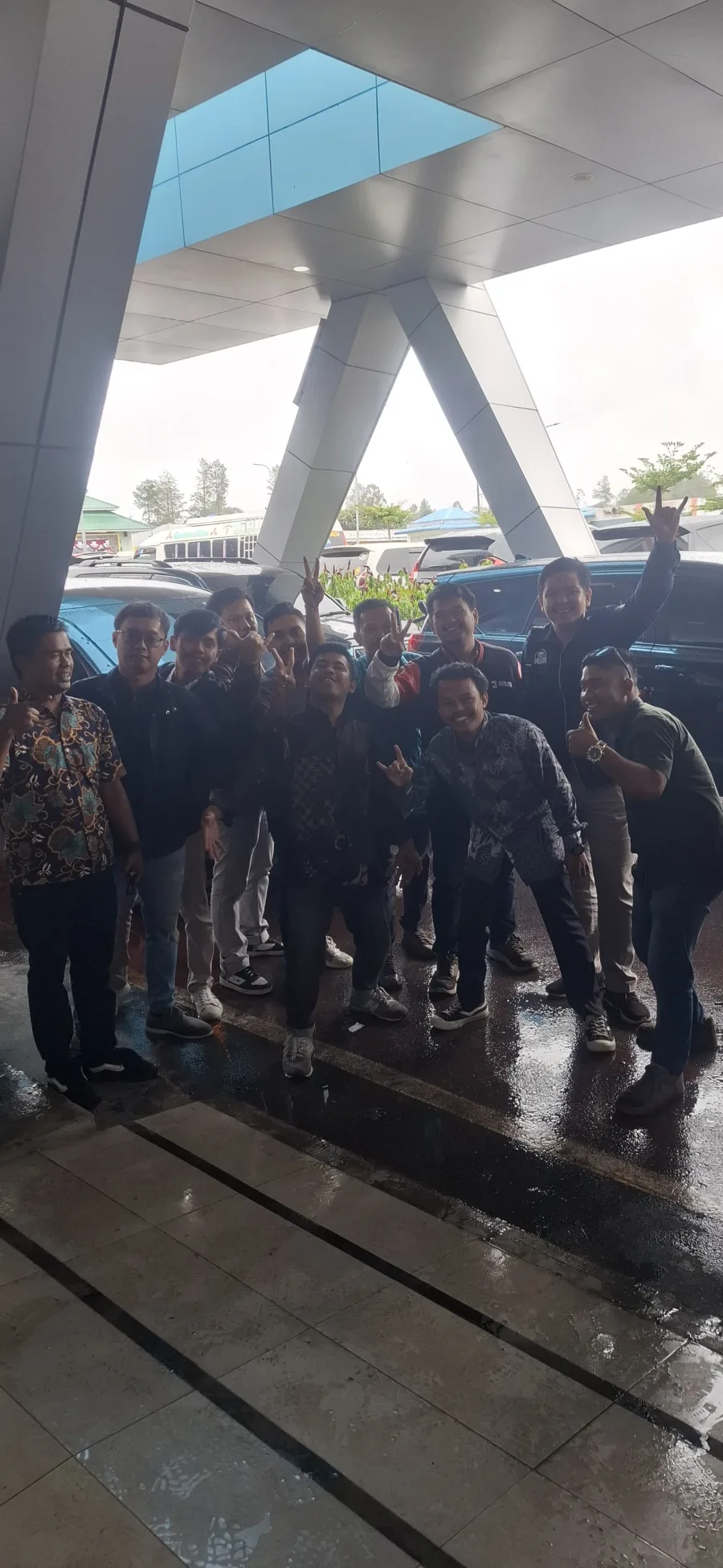 Tim operasional Marsada Trip untuk layanan VVIP dan rental mobil Silangit